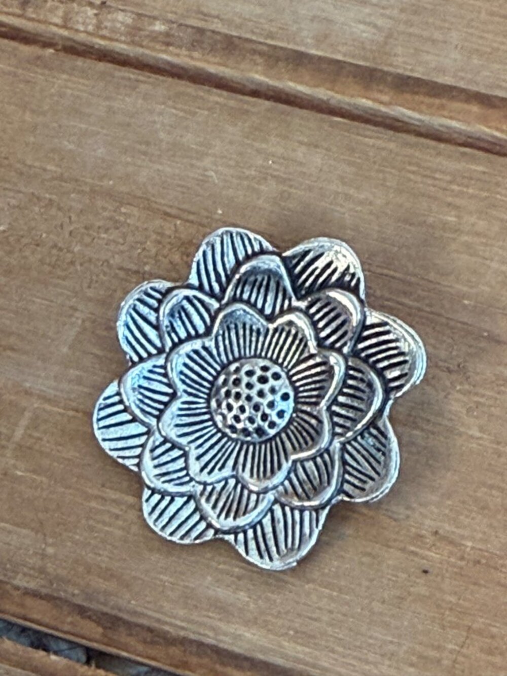 Vintage Silver-Tone Floral Pendant With Intricate Detailing And Hook Backing For